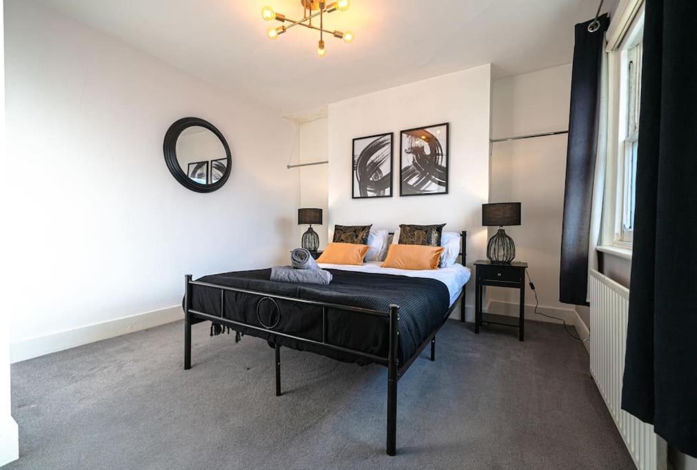 Large City Centre 2 Bed - Close To Station Leilighet Royal Tunbridge Wells Eksteriør bilde