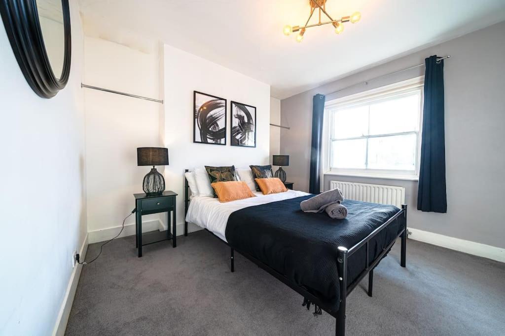 Large City Centre 2 Bed - Close To Station Leilighet Royal Tunbridge Wells Eksteriør bilde